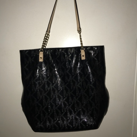 Michael Kors Handbags - LIKE NEW Michael Kors Patent Leather Tote